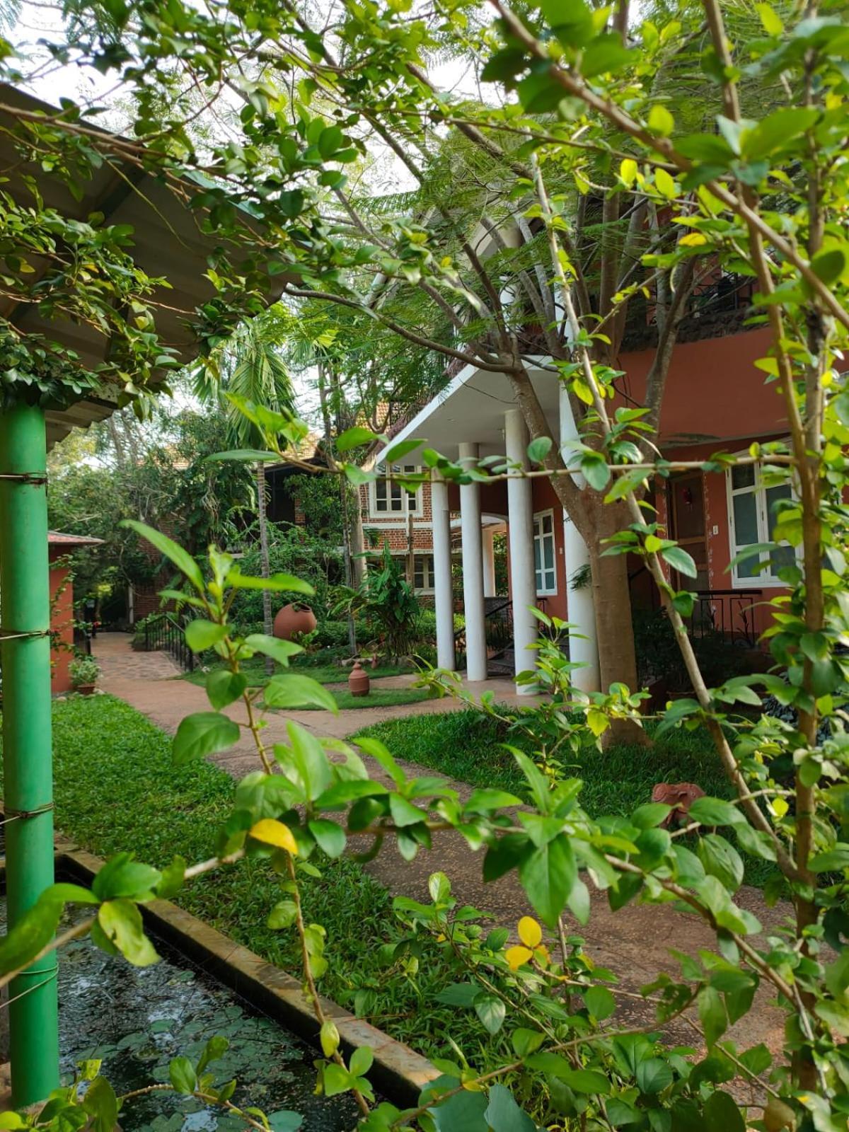 Inn Pondiville Forest Retreat Пондичерри Экстерьер фото