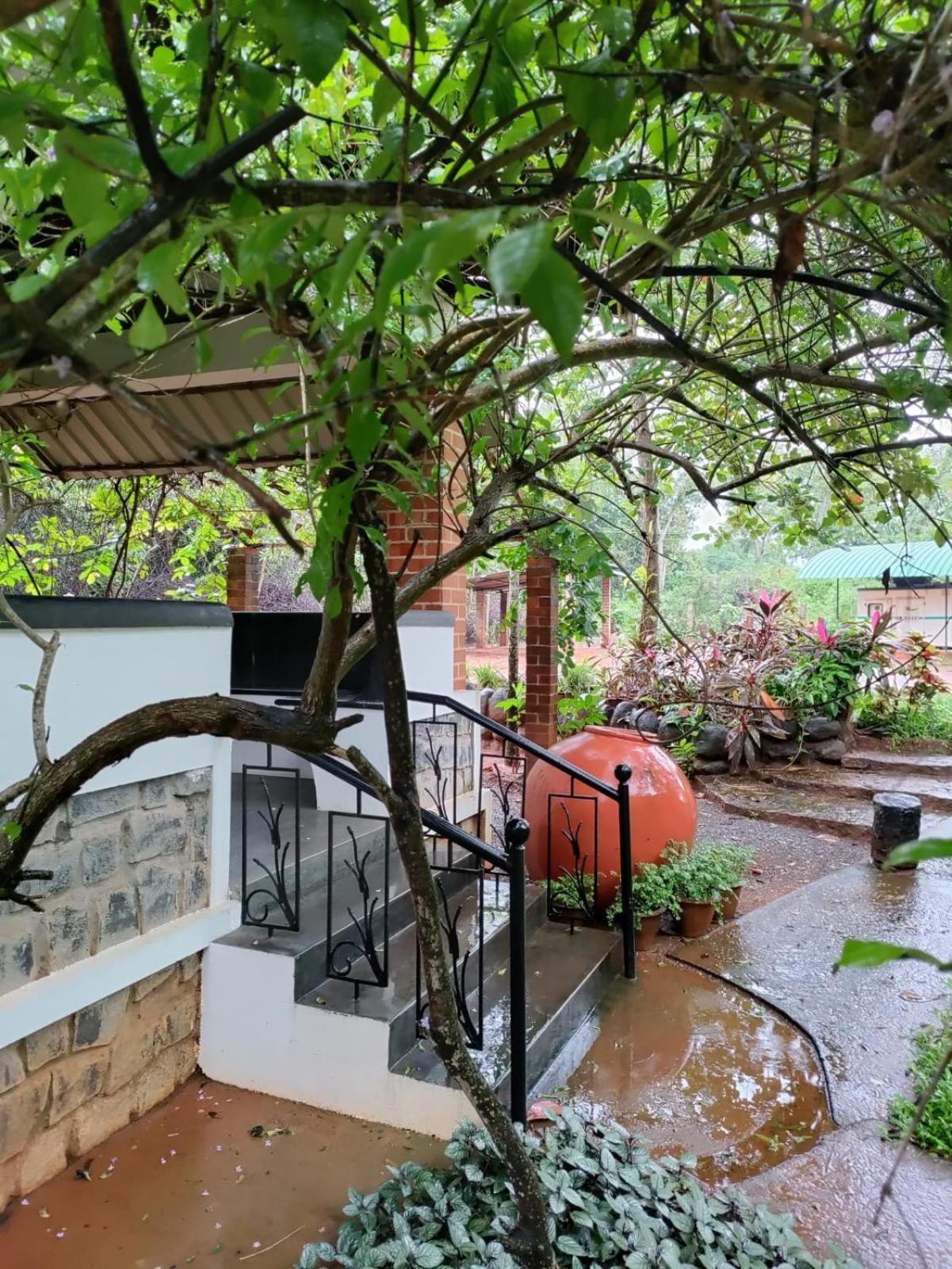 Inn Pondiville Forest Retreat Пондичерри Экстерьер фото
