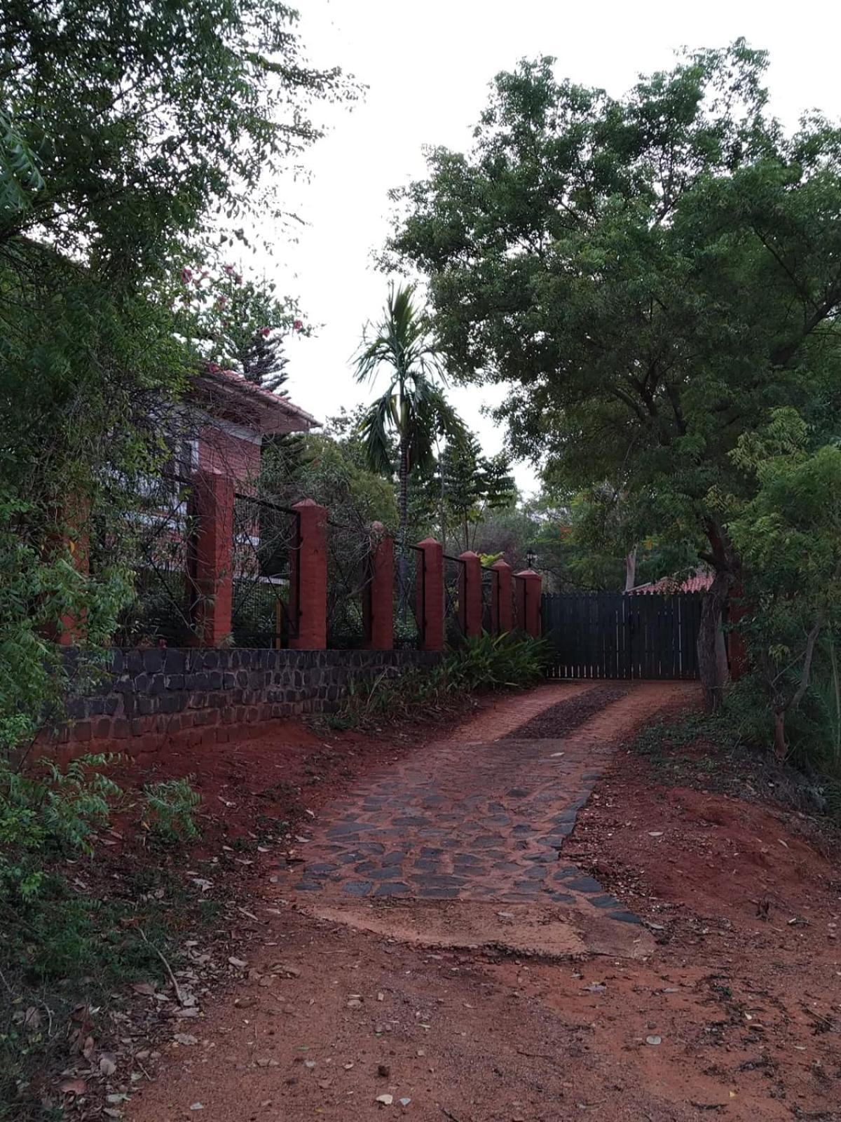 Inn Pondiville Forest Retreat Пондичерри Экстерьер фото